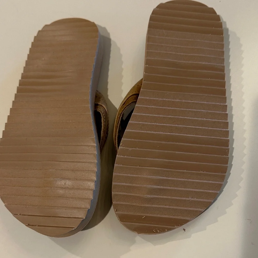 Old Navy Tan Brown Boys Kids Flip Flops